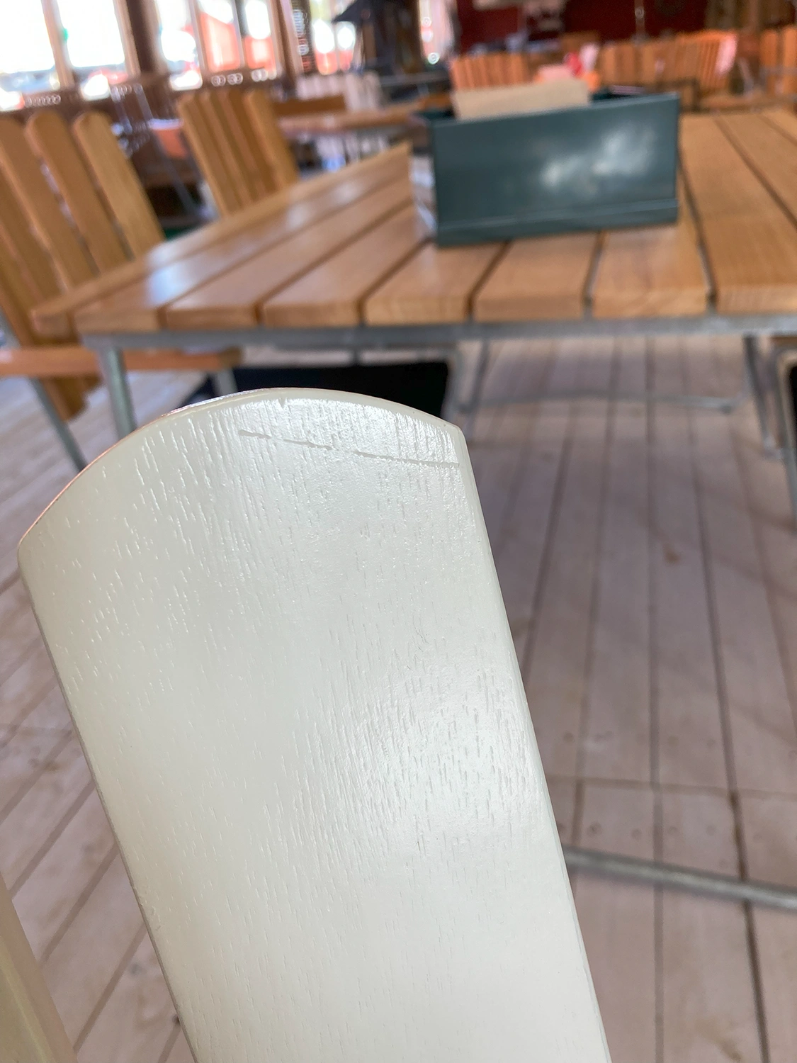 Klassikergrupp vit ek, Ø100 cm 4+1, inkl. dynor