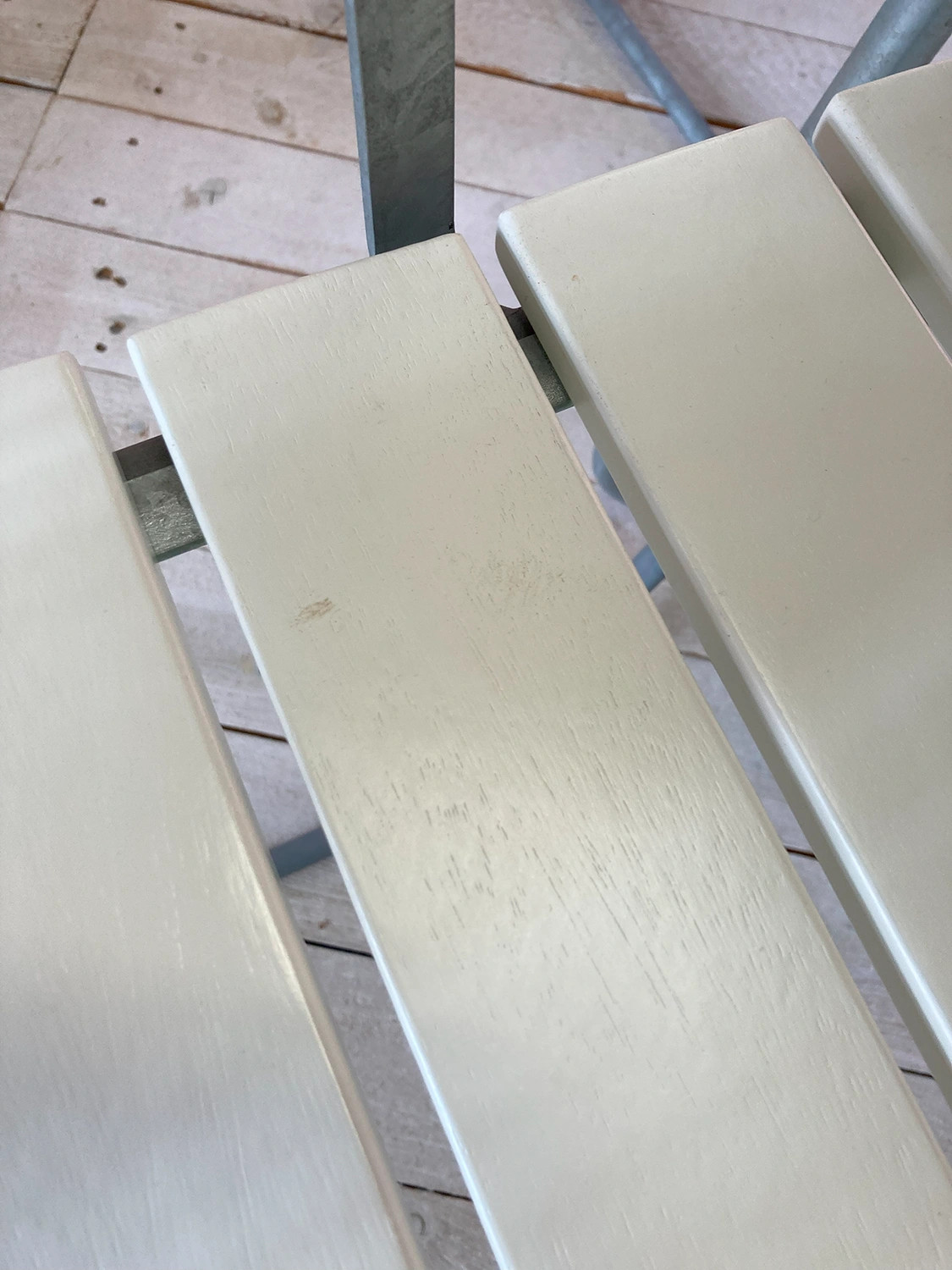 Klassikergrupp vit ek, Ø100 cm 4+1, inkl. dynor