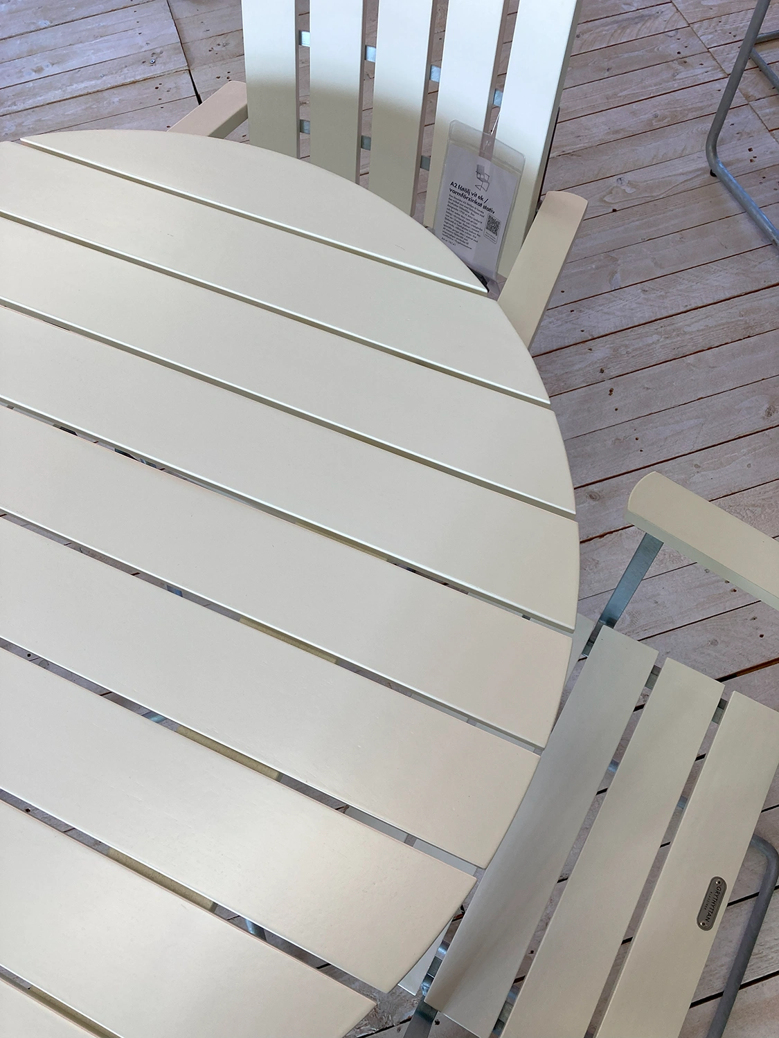 Klassikergrupp vit ek, Ø100 cm 4+1, inkl. dynor