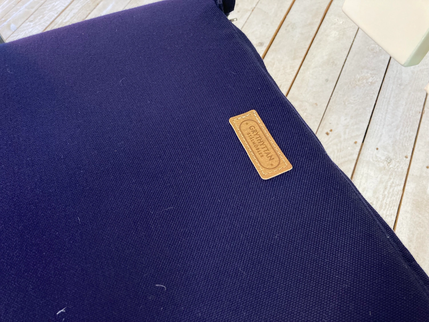 Klassikergrupp vit ek, Ø100 cm 4+1, inkl. dynor