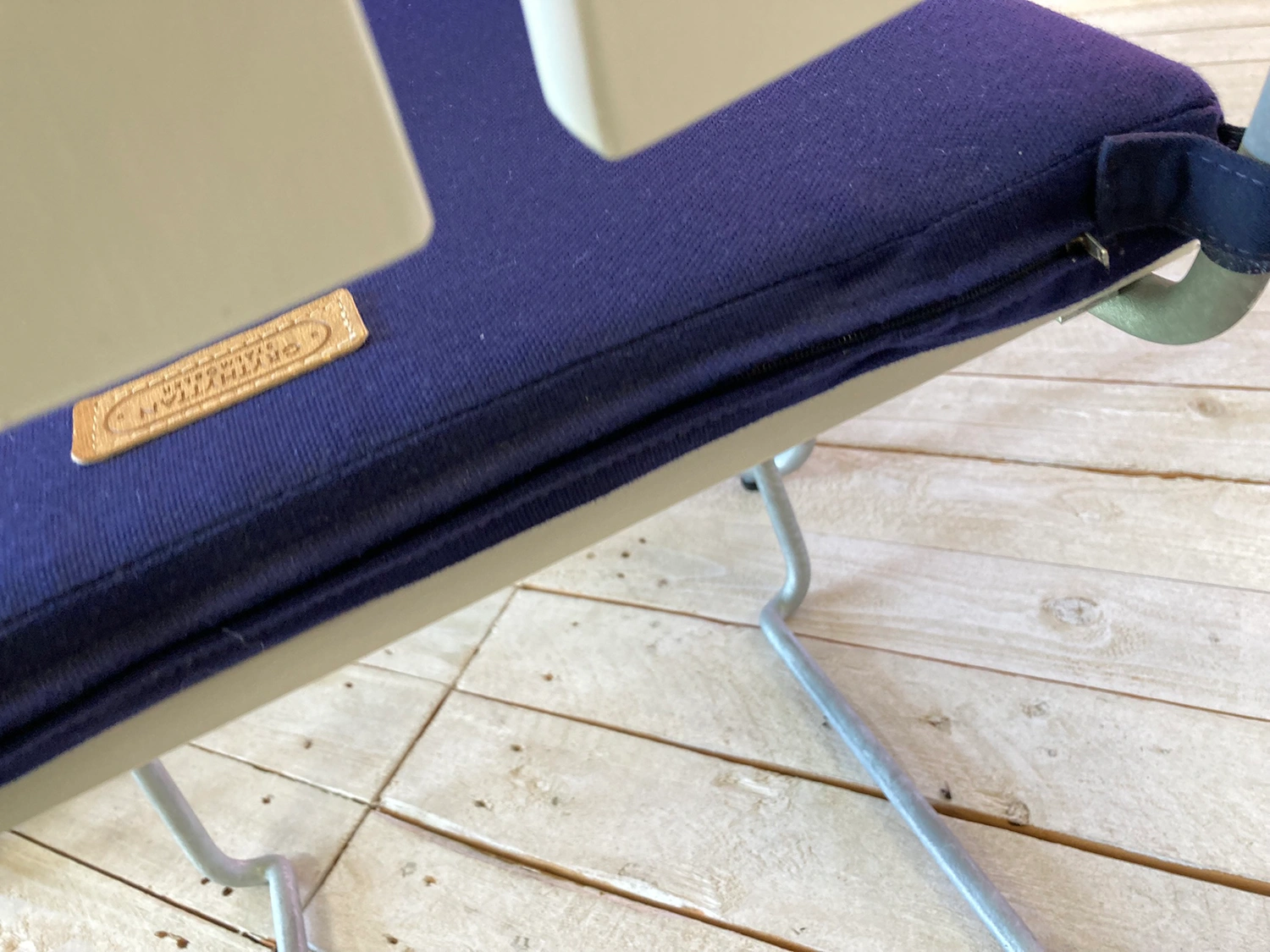 Klassikergrupp vit ek, Ø100 cm 4+1, inkl. dynor