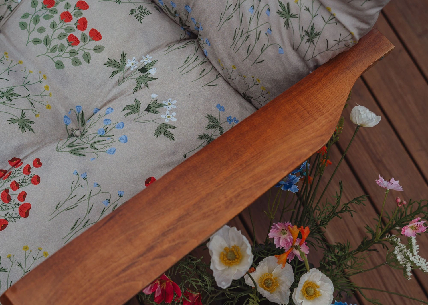 Varax Baden Baden stol med träarmstöd - svart/Meadow