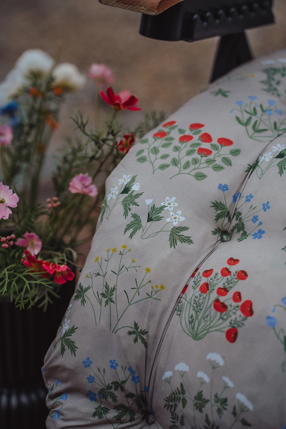 Varax Baden Baden stol med träarmstöd - svart/Meadow