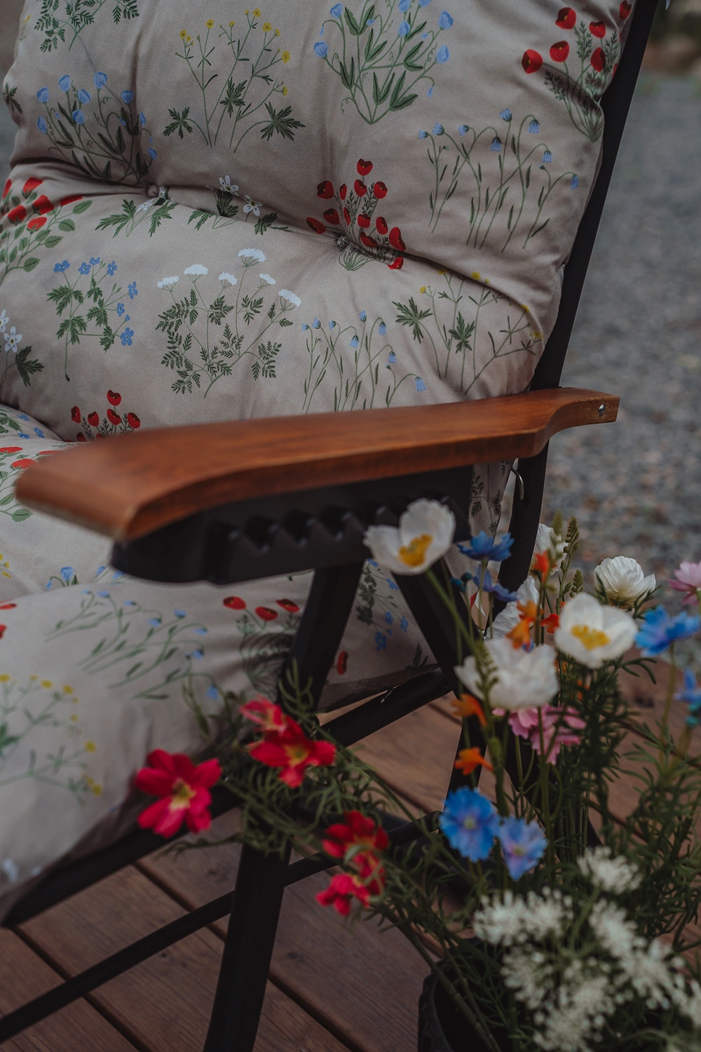 Varax Baden Baden stol med träarmstöd - svart/Meadow