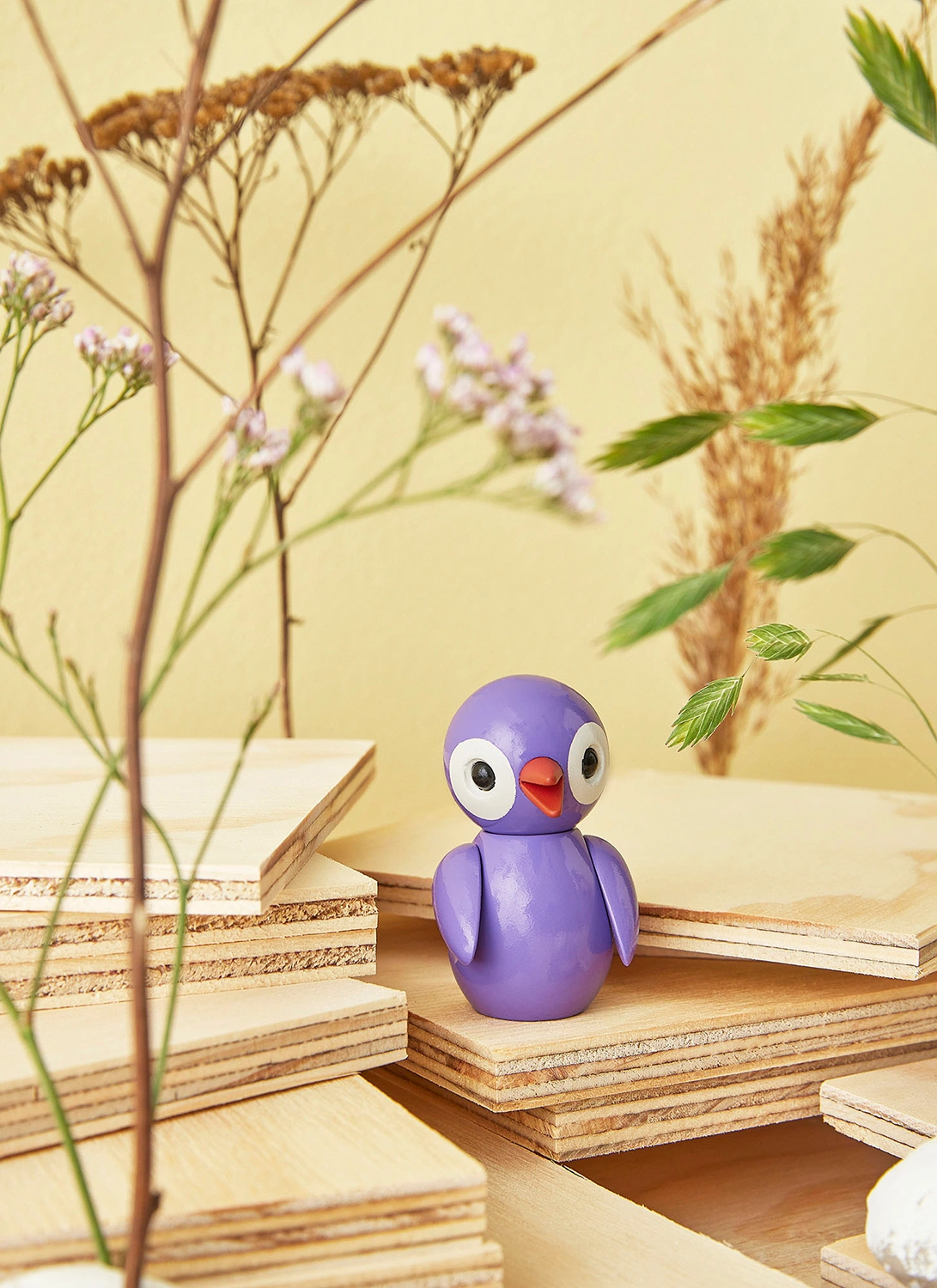 Spring Birds Playful Purple trädekoration
