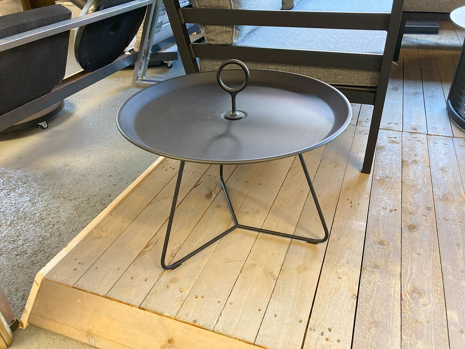 Eyelet sidobord svart Ø58 cm