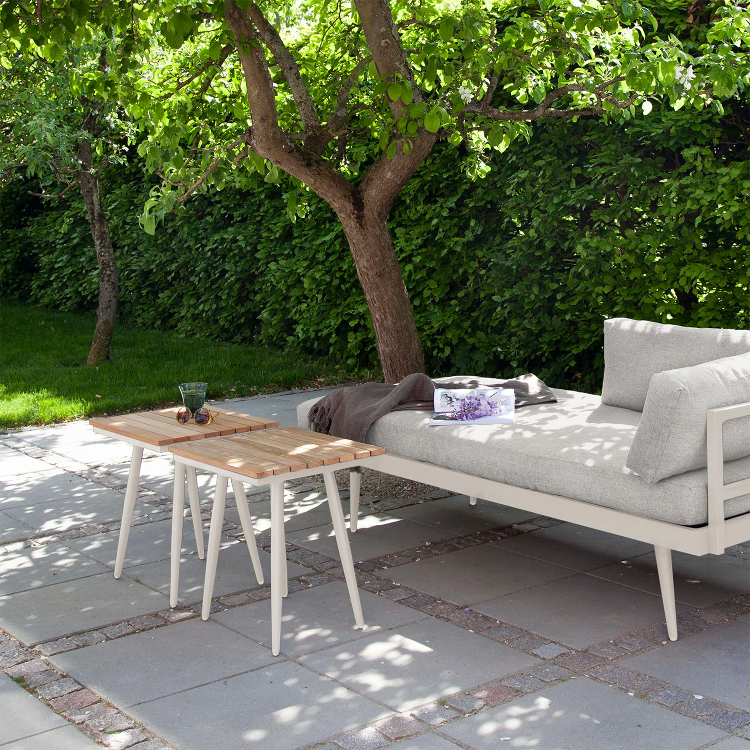 Rio sidobord teak/sandgrå 50x45 cm