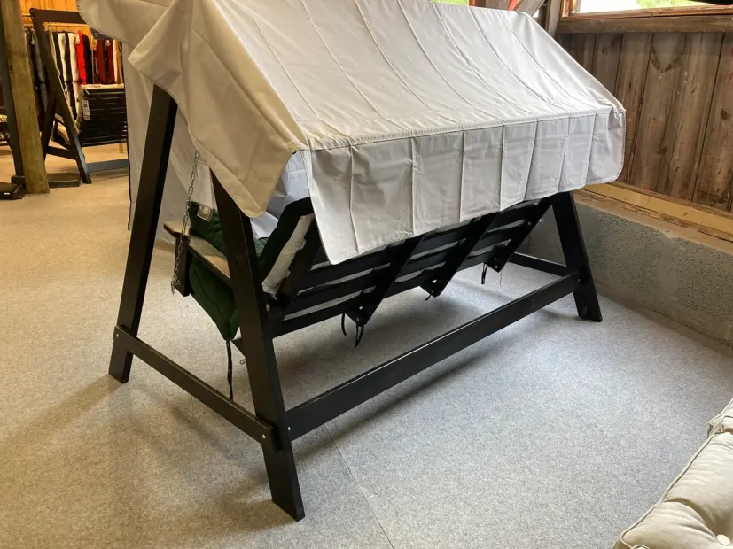 Kornhult hammock svart inkl. grått tak och gröna dynor