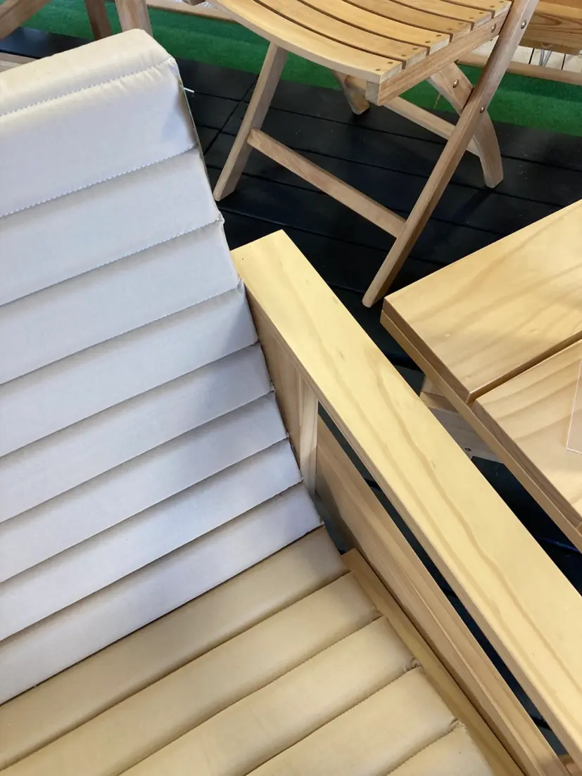 Crate fåtöljgrupp lackerad furu