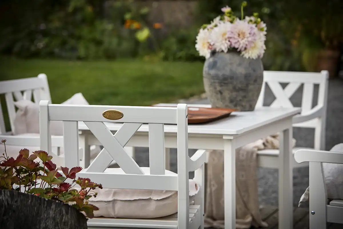 Läckö karmstol vit