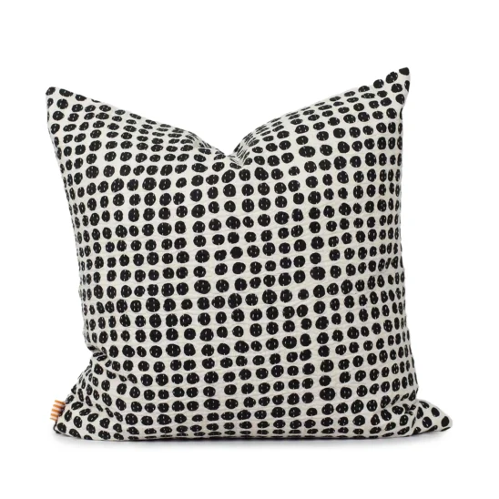Kuddfodral Dots vit/svart 50x50 cm