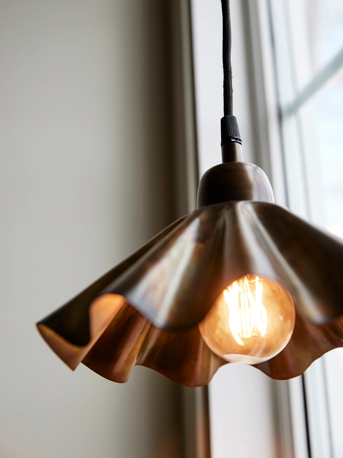 Aira fönsterlampa mässing - 25 cm