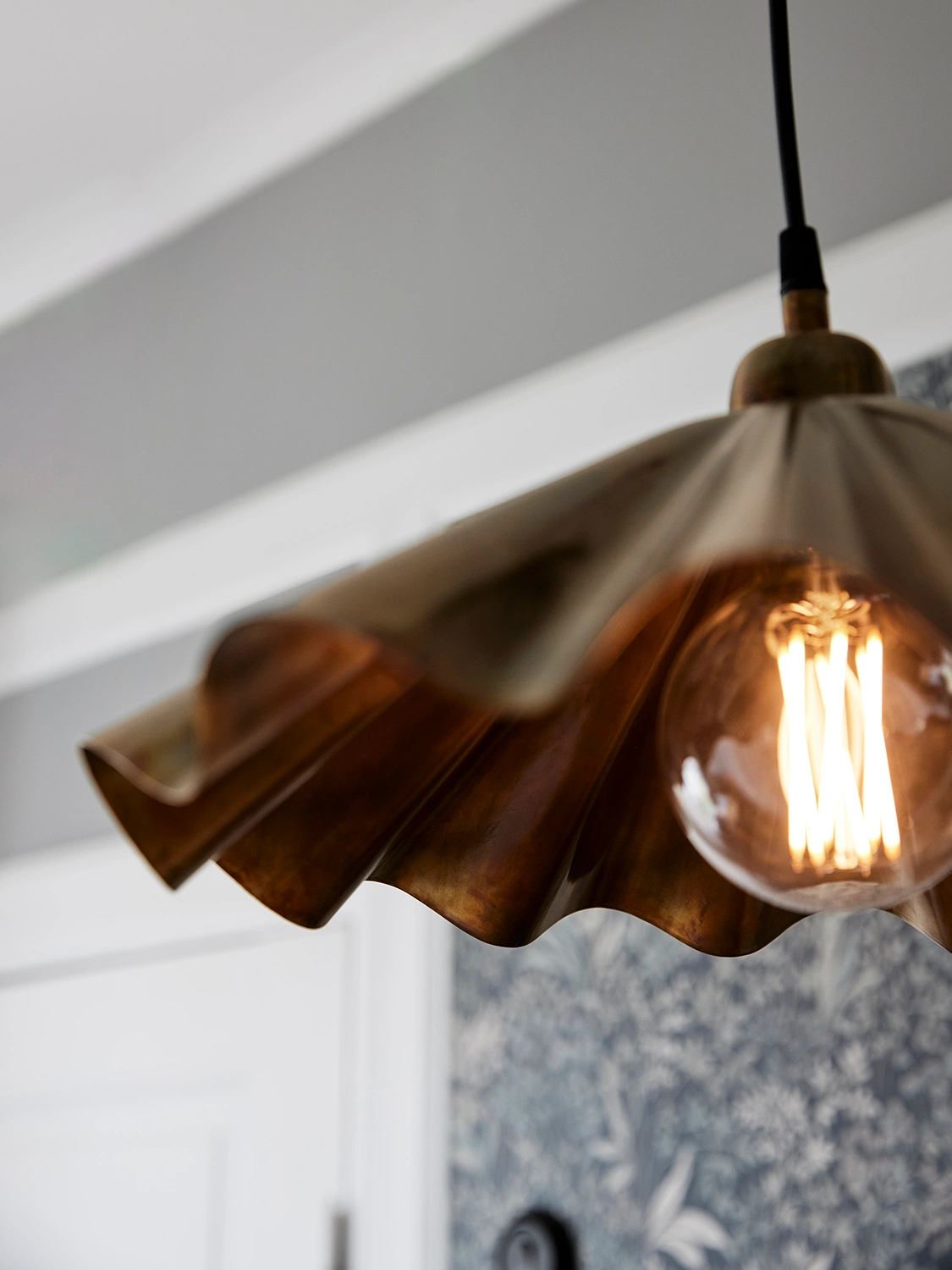 Aira taklampa mässing - 41 cm