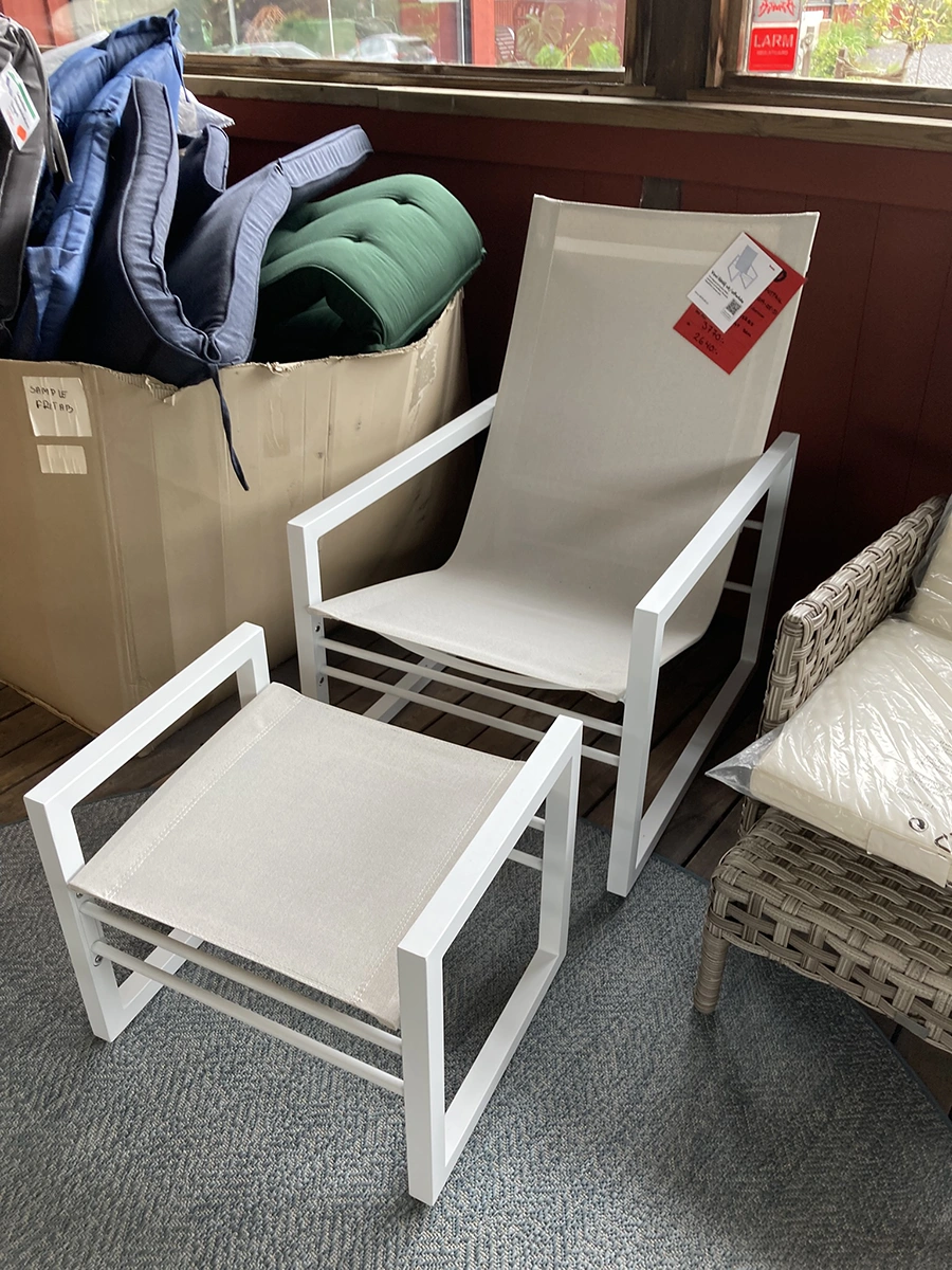 Vevi fåtölj med fotpall - vit/offwhite