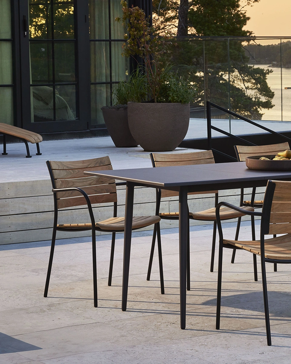 Sundal karmstol teak/svart