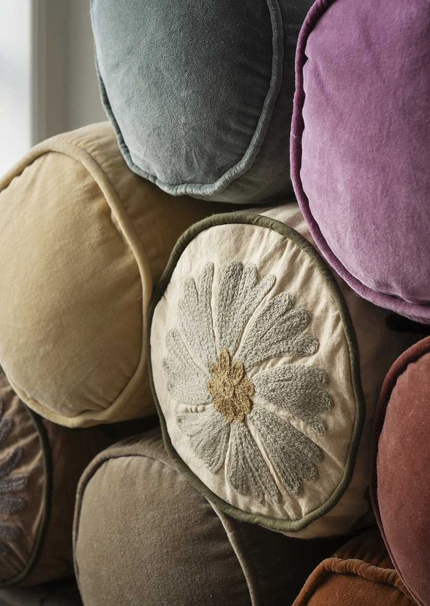 Suzani broderad kudde – Camel, 20x55 cm