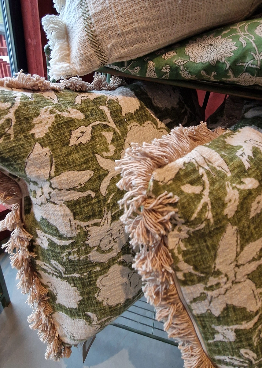 Kuddfodral Simplicity Flower mörkgrön, 60x60 cm