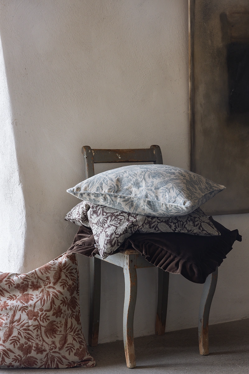 Kuddfodral Sammet med volang - brun, 48x48 cm