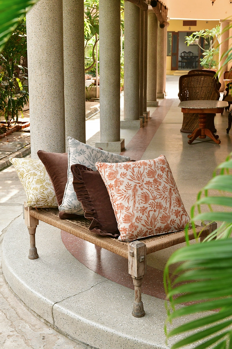 Kuddfodral linne Parrot Open – ockra, 50x50 cm