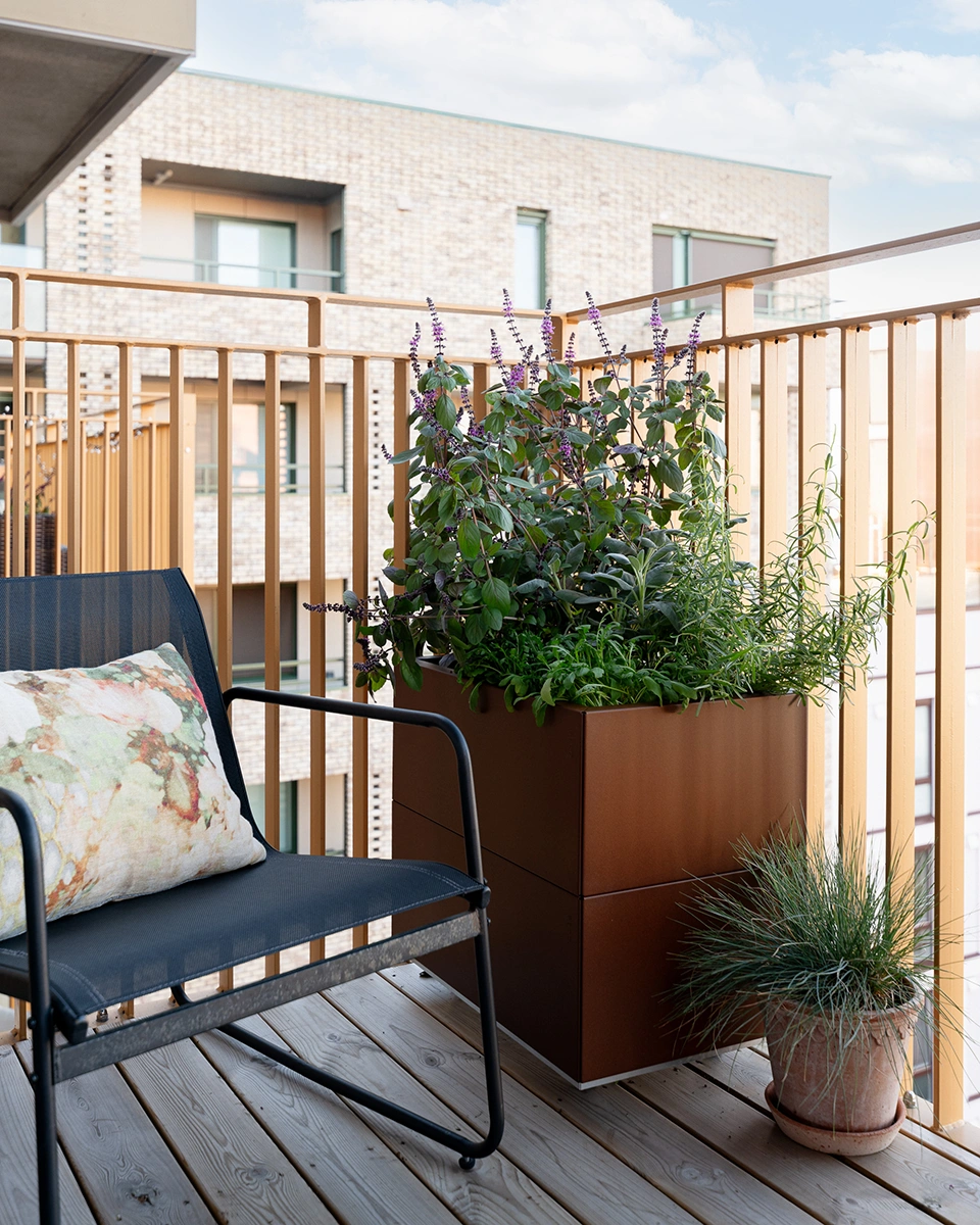 BEDD odlingslåda med ben/hjul - Rostlack, 60x40xH50 cm