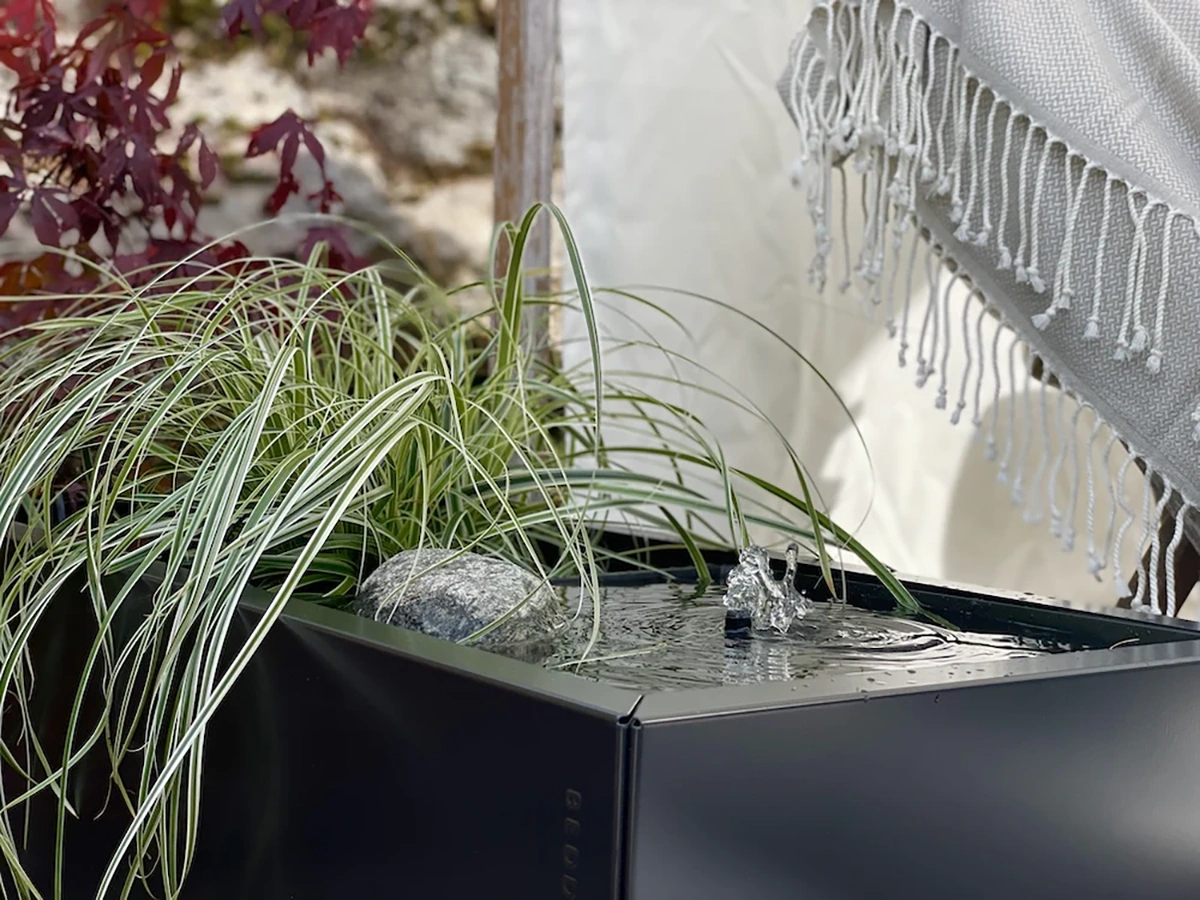 BEDD vattenspegel med fontänpump -  40x40 cm