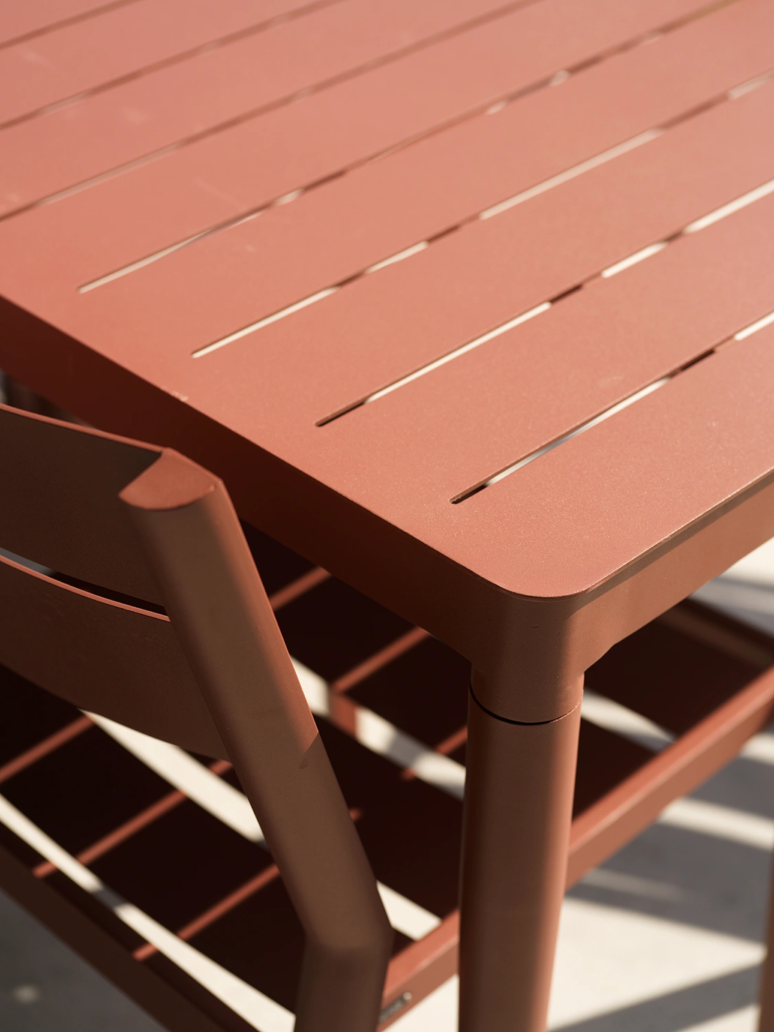 Bigby matbord zin red - 76x76 cm