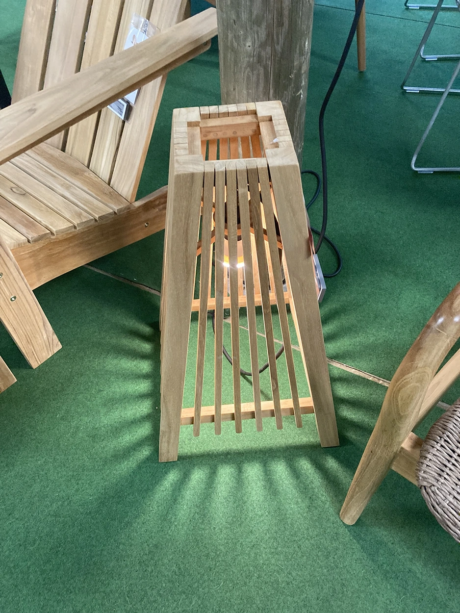 Julita lampa teak hög