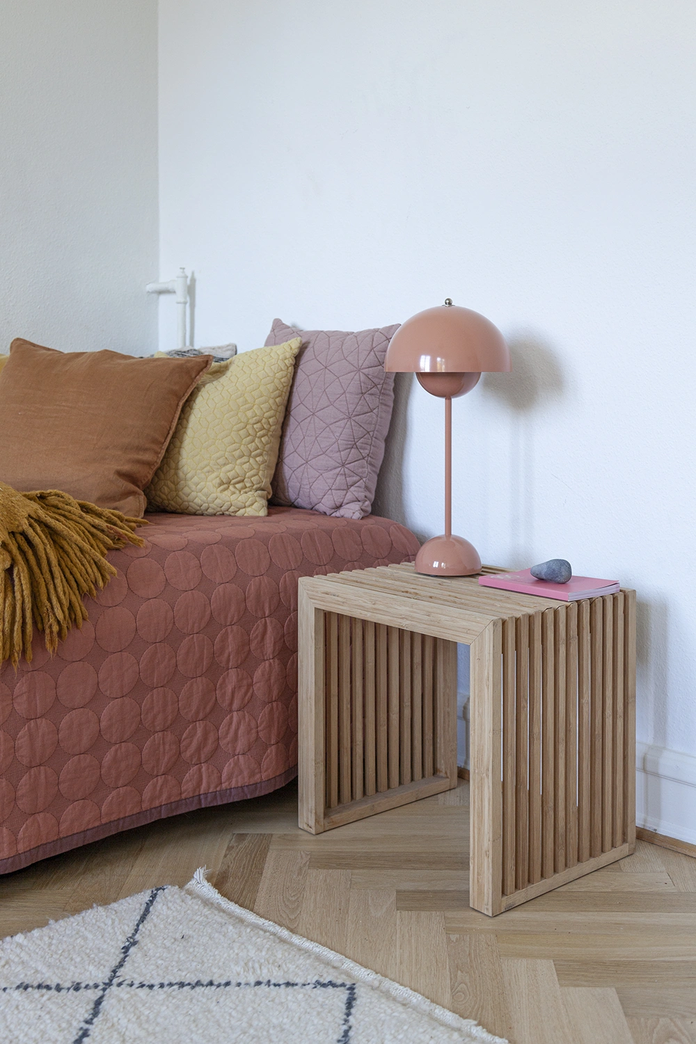 Ribbad pall/sidobord bambu - 45×35×H43 cm