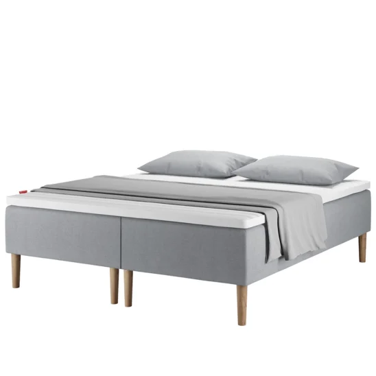 Box High ramsäng med sänggavel från Wonderland i tyget Rain 82.