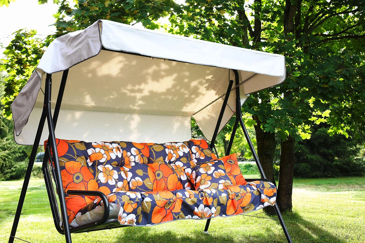 Miljöbild av Nostalgi orange hammockset från Varax.