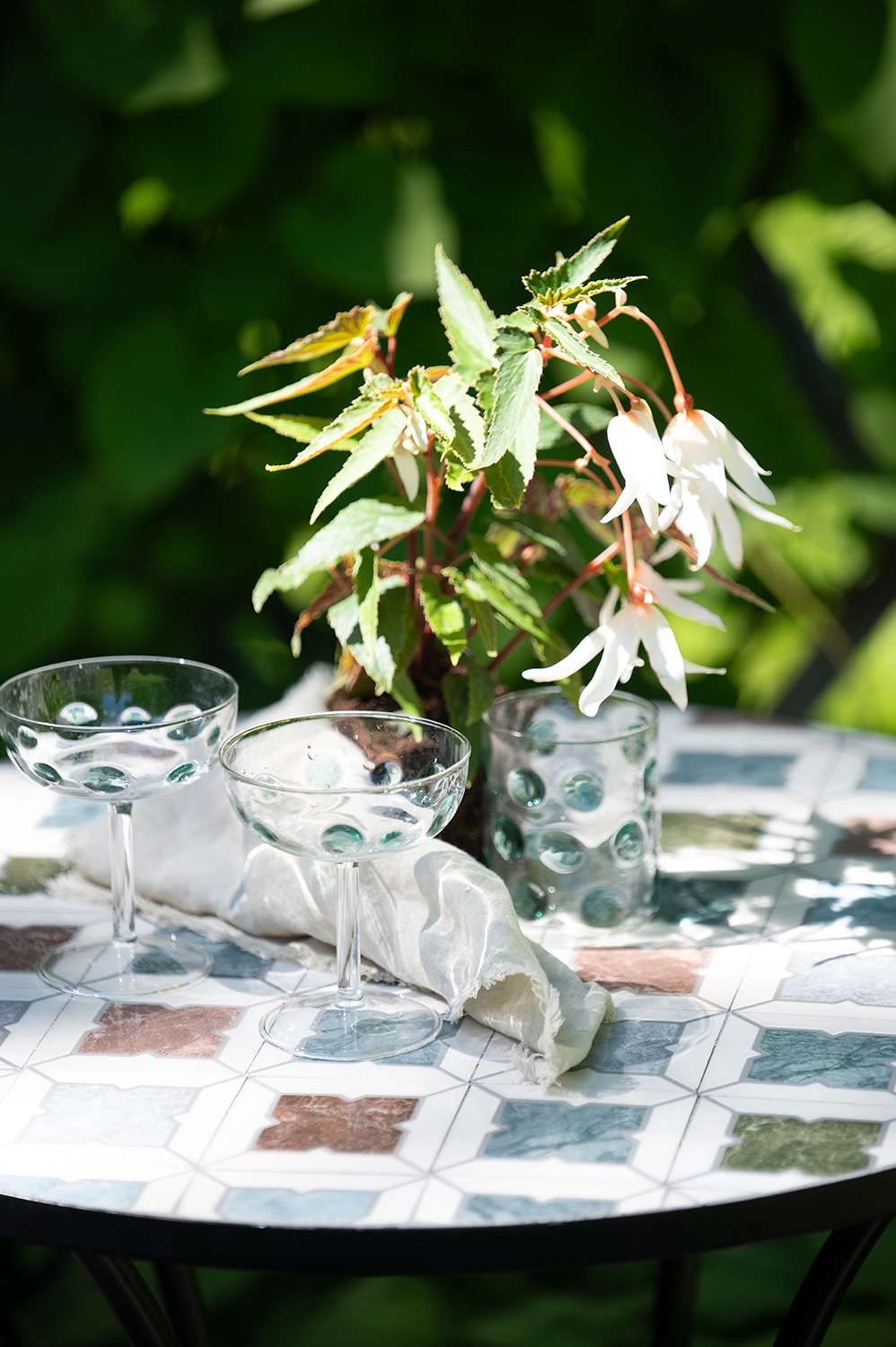 Venice mosaikbord vitmelerad/svart Ø70 cm