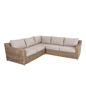 Glendon hörnsoffa från Brafab i färgen rustik med dynor i beige.