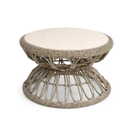 Fjäderö runt soffbord i kontrotting från Hillerstorp.