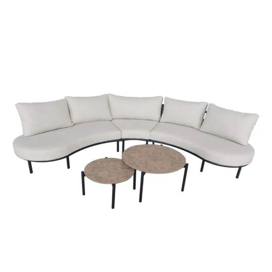 Solnäs soffgrupp med runda satsbord.