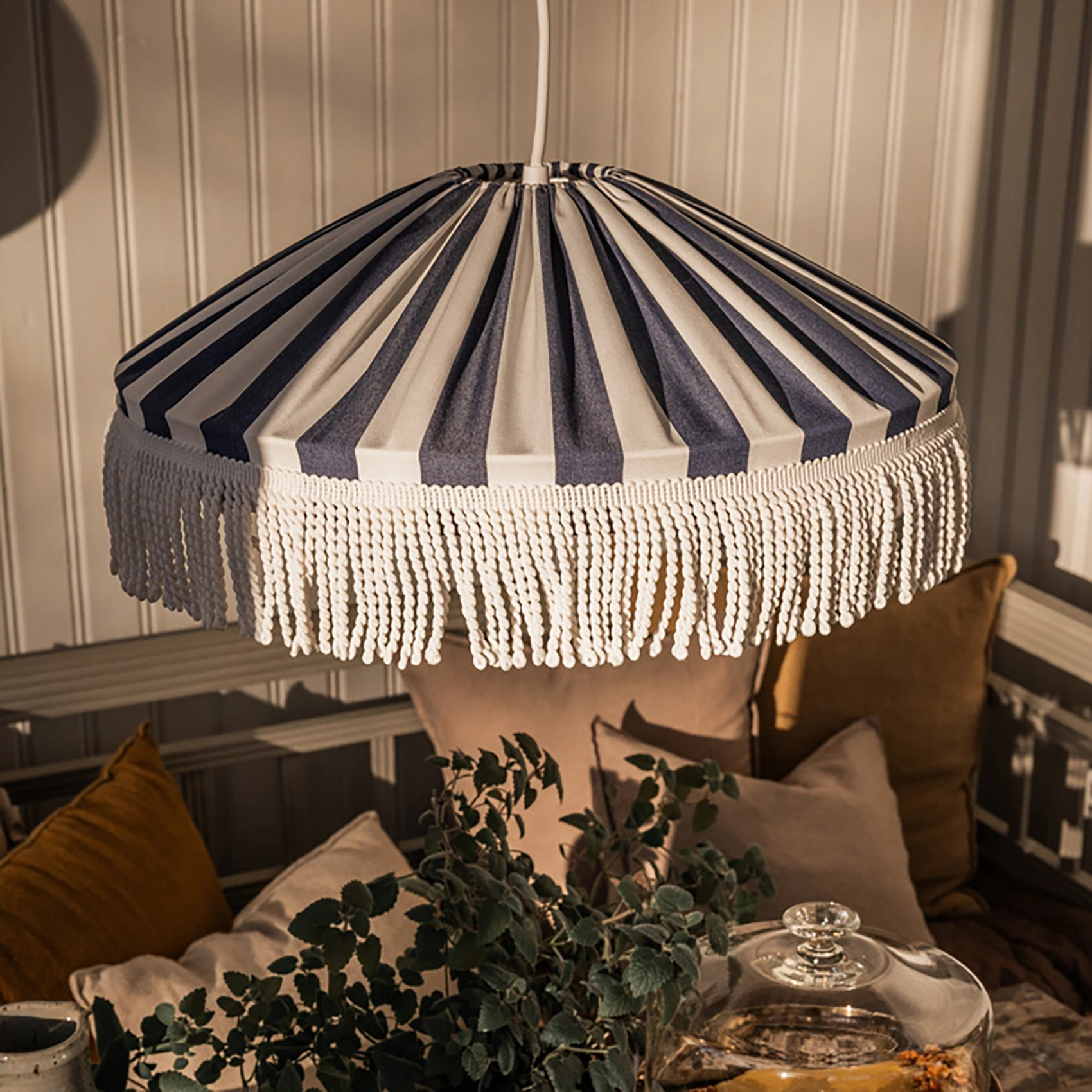 Capri taklampa med frans blå/vit Ø50 cm