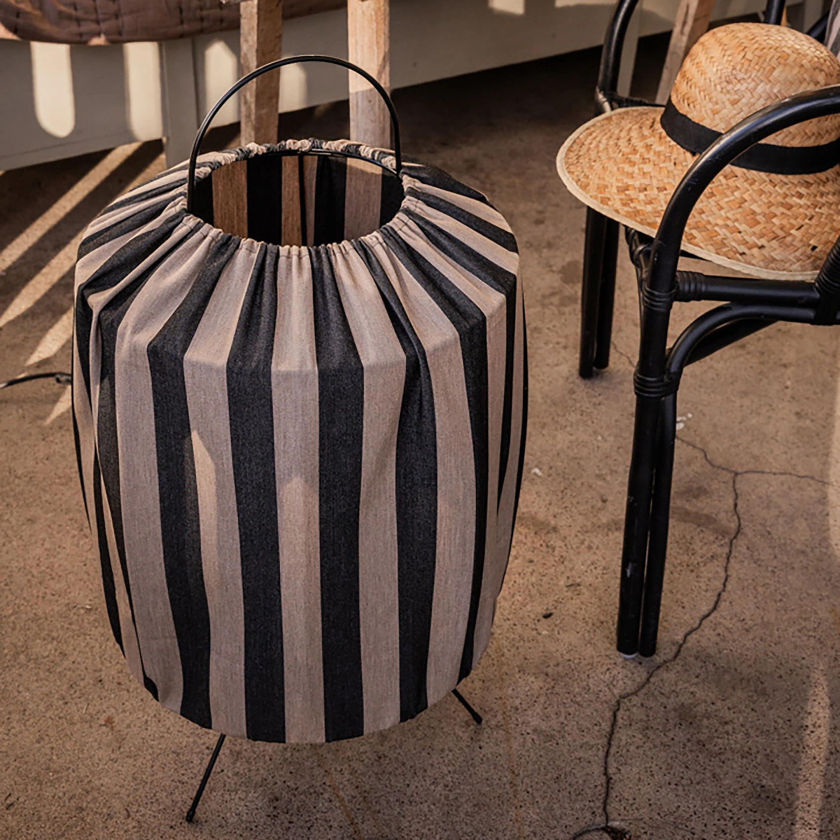 Capri golvlampa randig taupe/svart