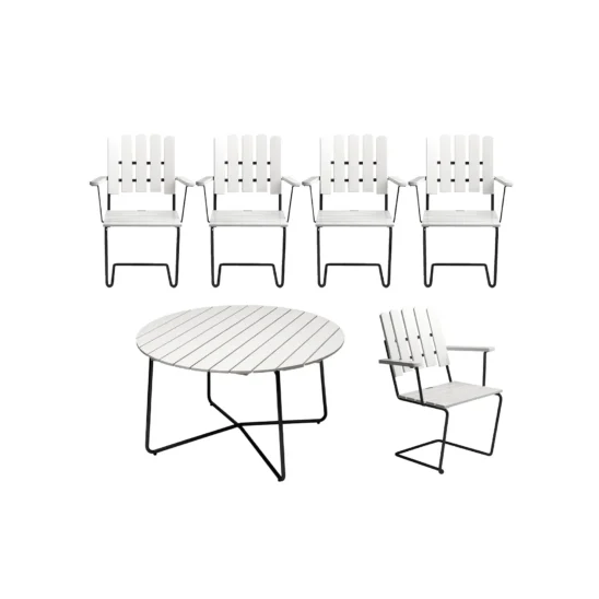 Klassikergrupp med 9A-bord och fem A2-stolar i vitt med svart stativ.