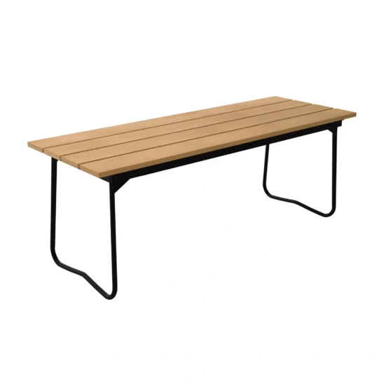 Bänk 8 från Grythyttan här i oljad ek med svart stålstativ.