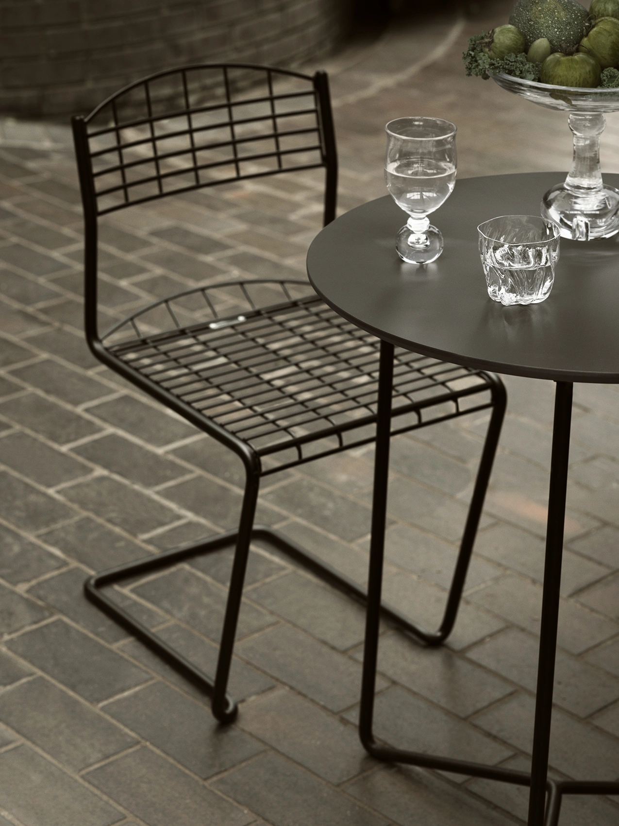 High-Tech bord grafitgrå/svart Ø60 cm