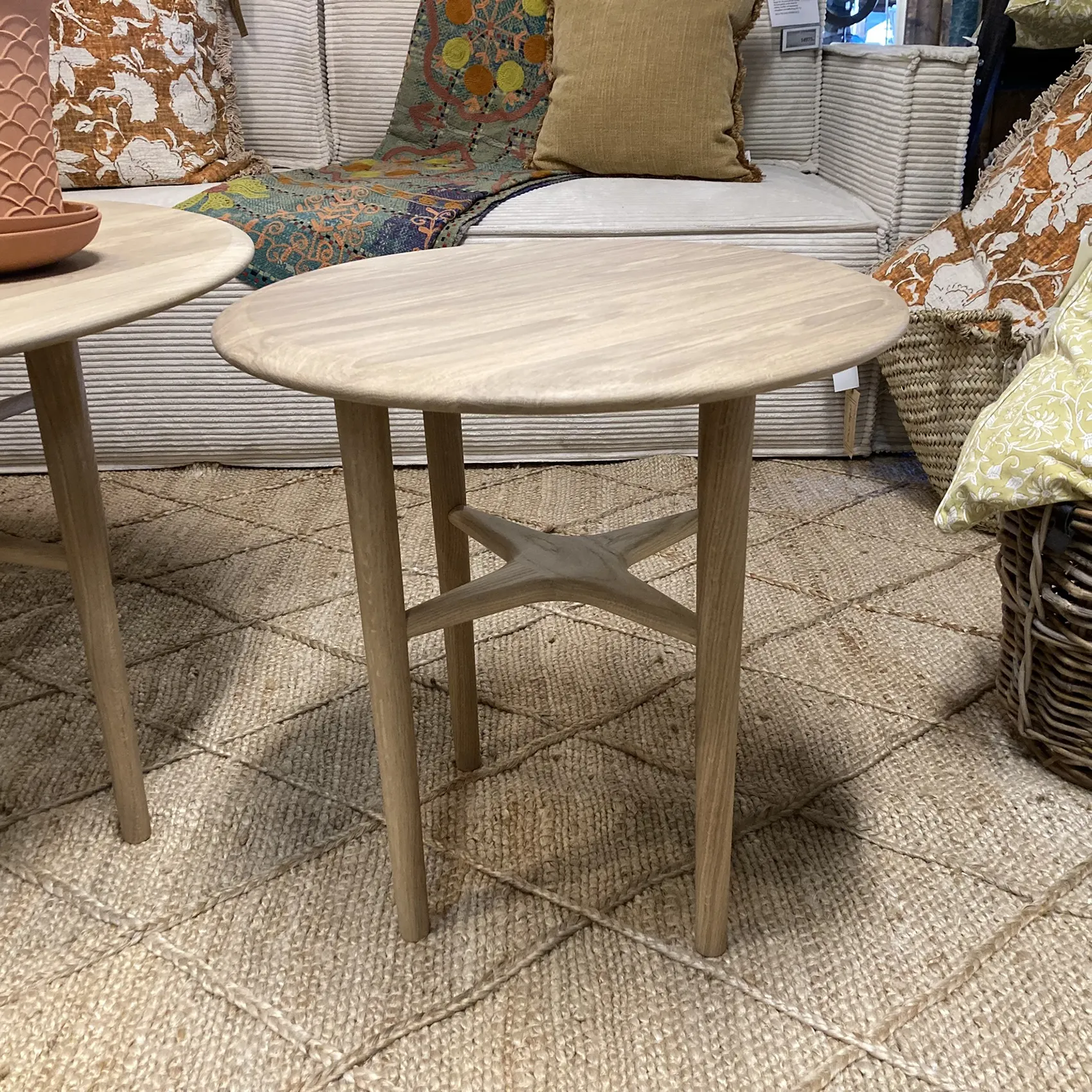 Crest sidobord från butik