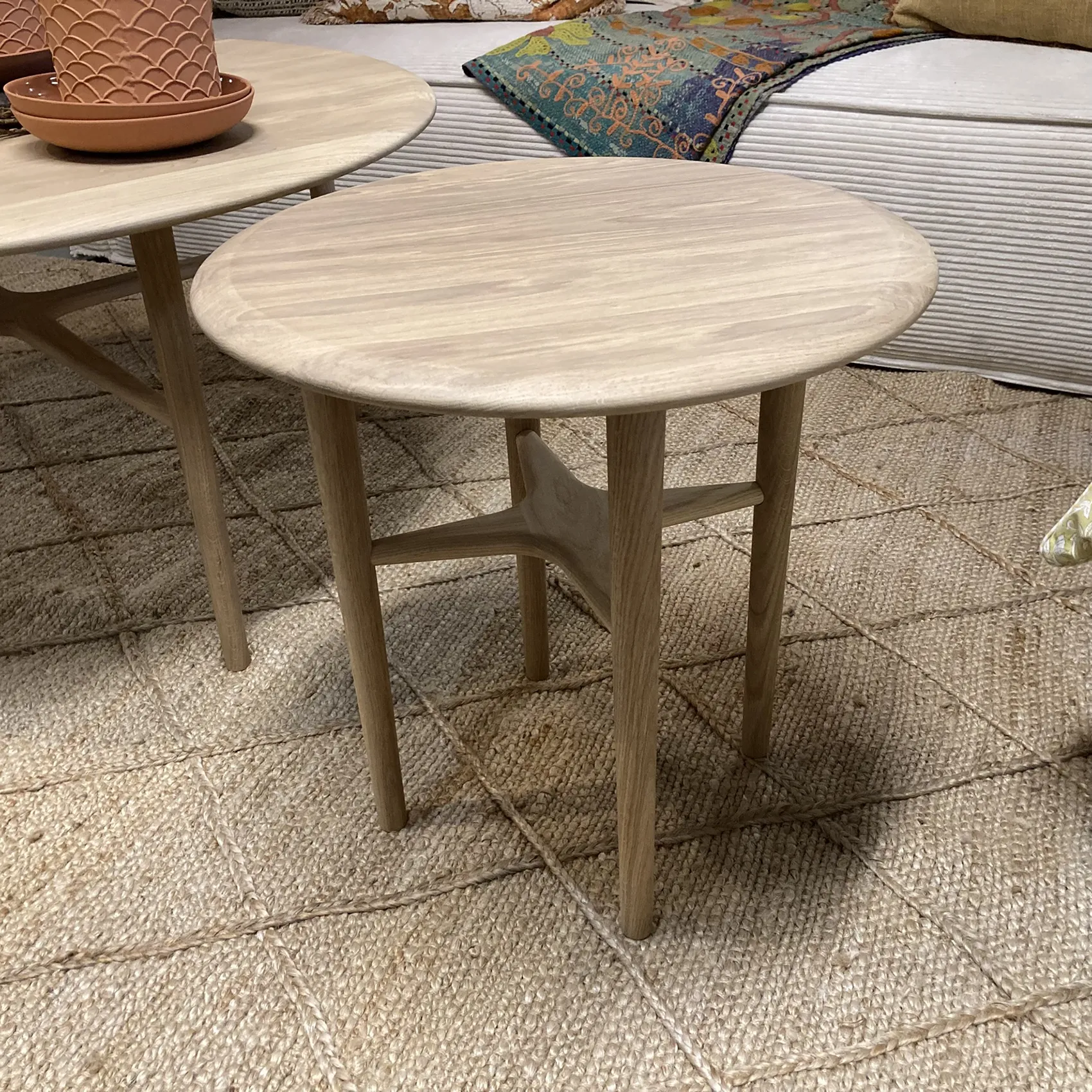 Crest sidobord ljus ek Ø50 cm