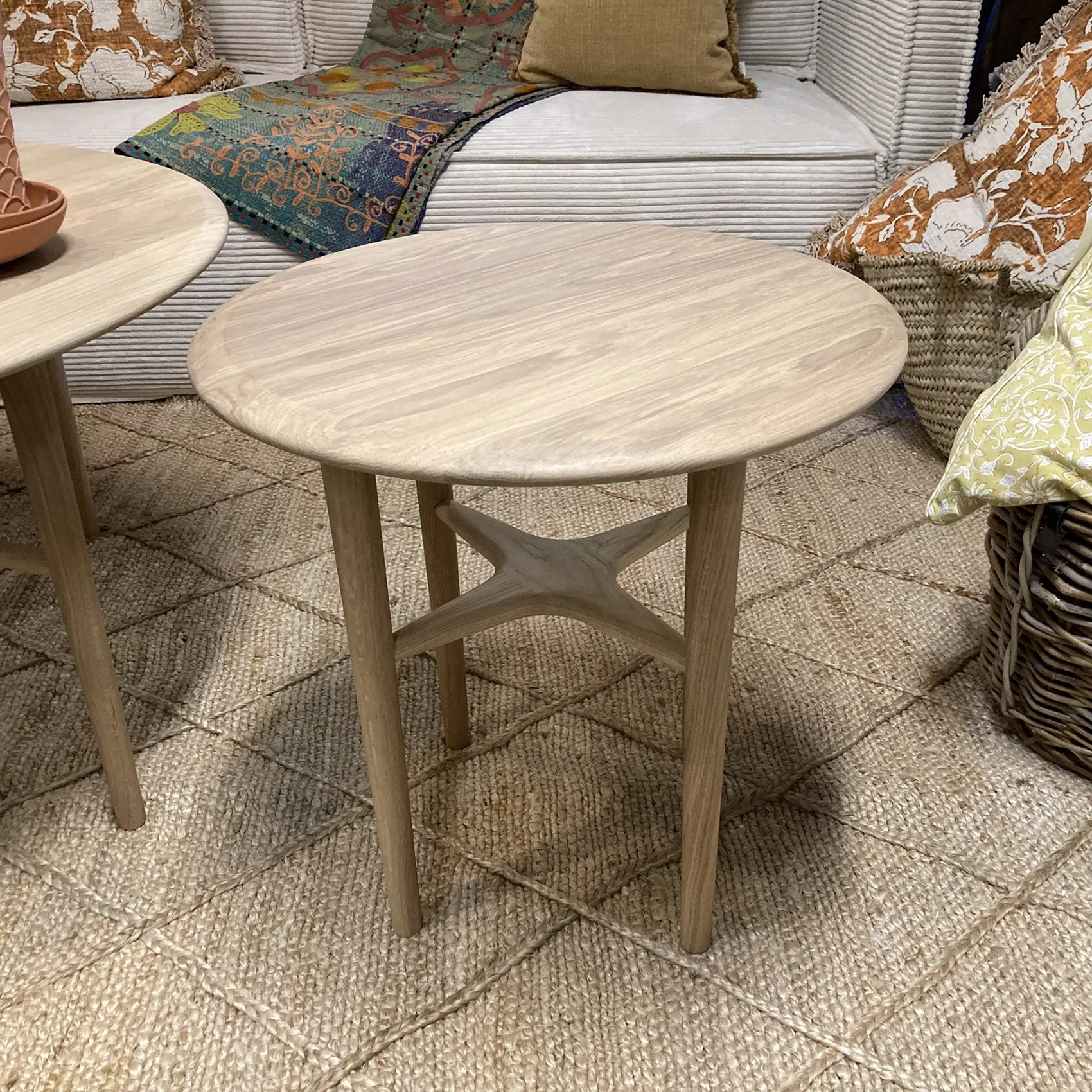 Crest sidobord från butik