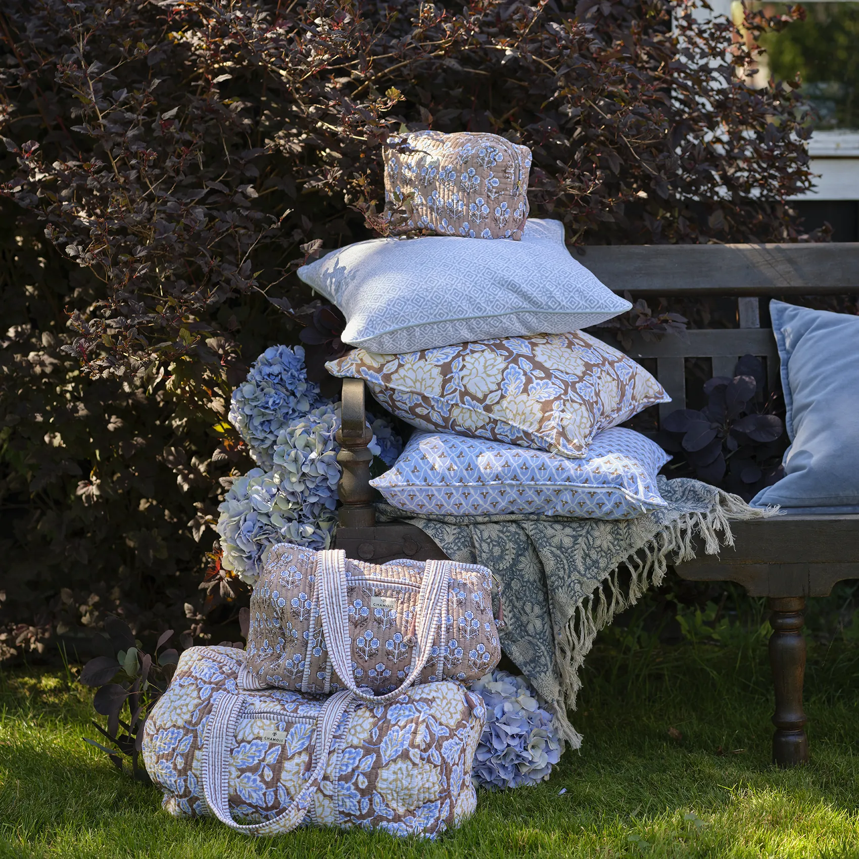 Kuddfodral Eko Dahlia - brun/blå, 50x50 cm