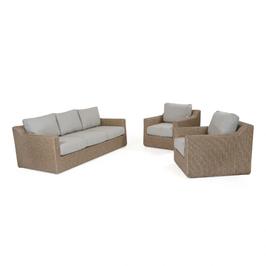 Pacific soffgrupp i natur bestående av en soffa och två fåtöljer.