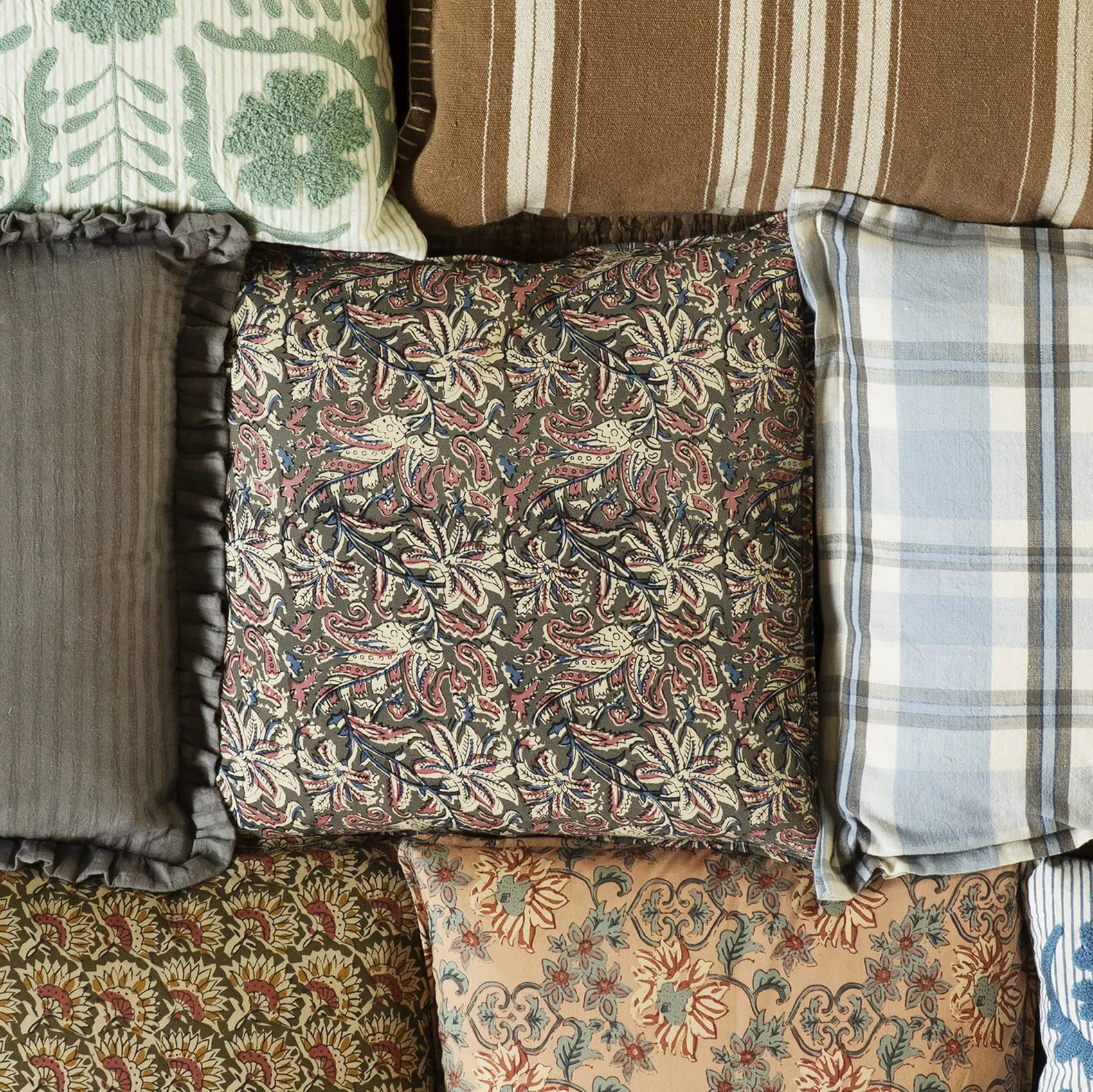 Kuddfodral med tryck - grå/hallon/sand, 50x50 cm