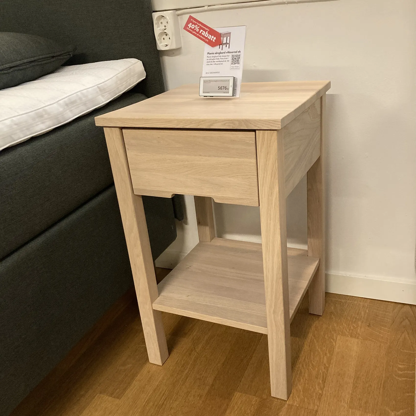 Jensen Plania sängbord i vitlaserad ek från butik