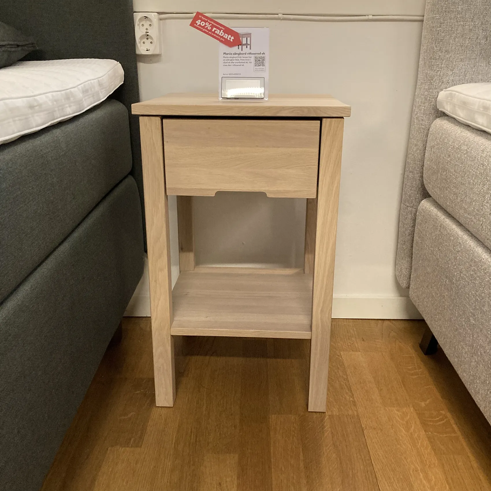 Jensen Plania sängbord i vitlaserad ek från butik