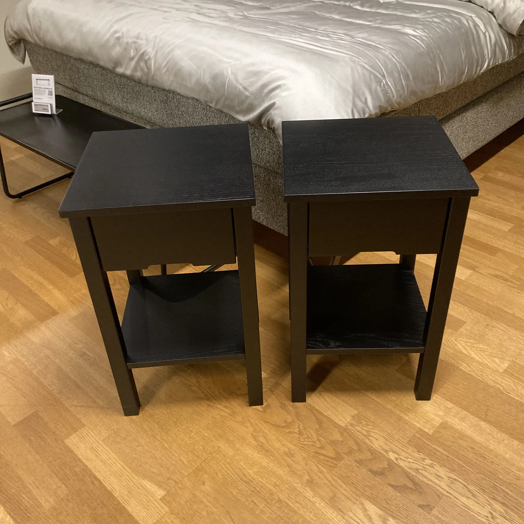 Jensen Plania sängbord i svartbetsad ek - 2-pack från butiken