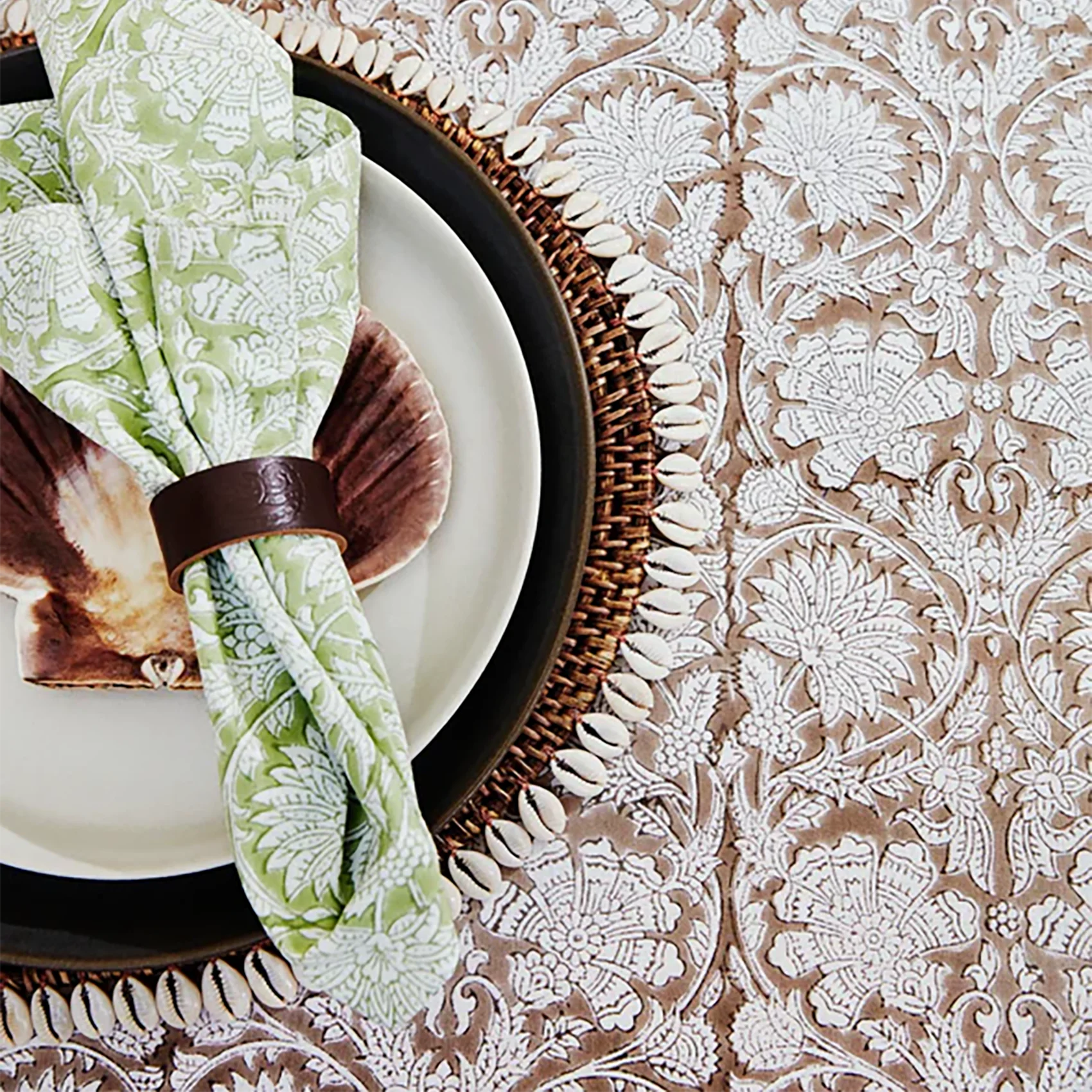 Bordsduk Paradise ljusbrun, 160x160 cm