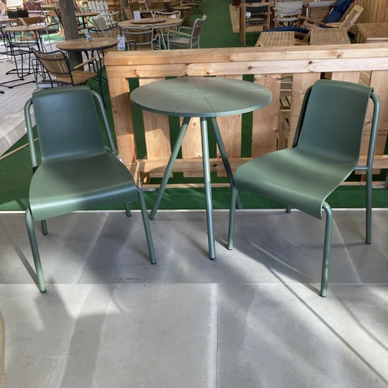 Utställningsmöbler Nami cafégrupp olivgrön